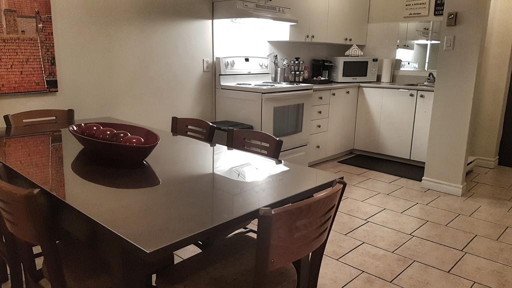 Three-Bedroom Apartment Sweet #6 By Amazing Property Rentals Гатино Екстериор снимка